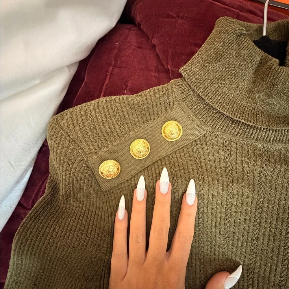 Balmain Olive Green Ribbed Turtleneck Gold Button Shoulder Sweater EU 34 - Picture 12 of 14